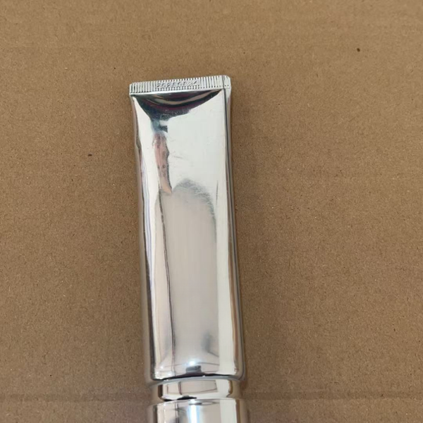 非常好用的银色粉底液      保真保正6