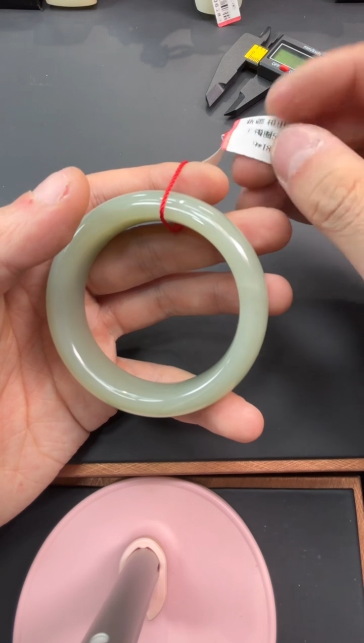 【闪购商品】和田玉手镯未镶嵌且末微色差近矿54+