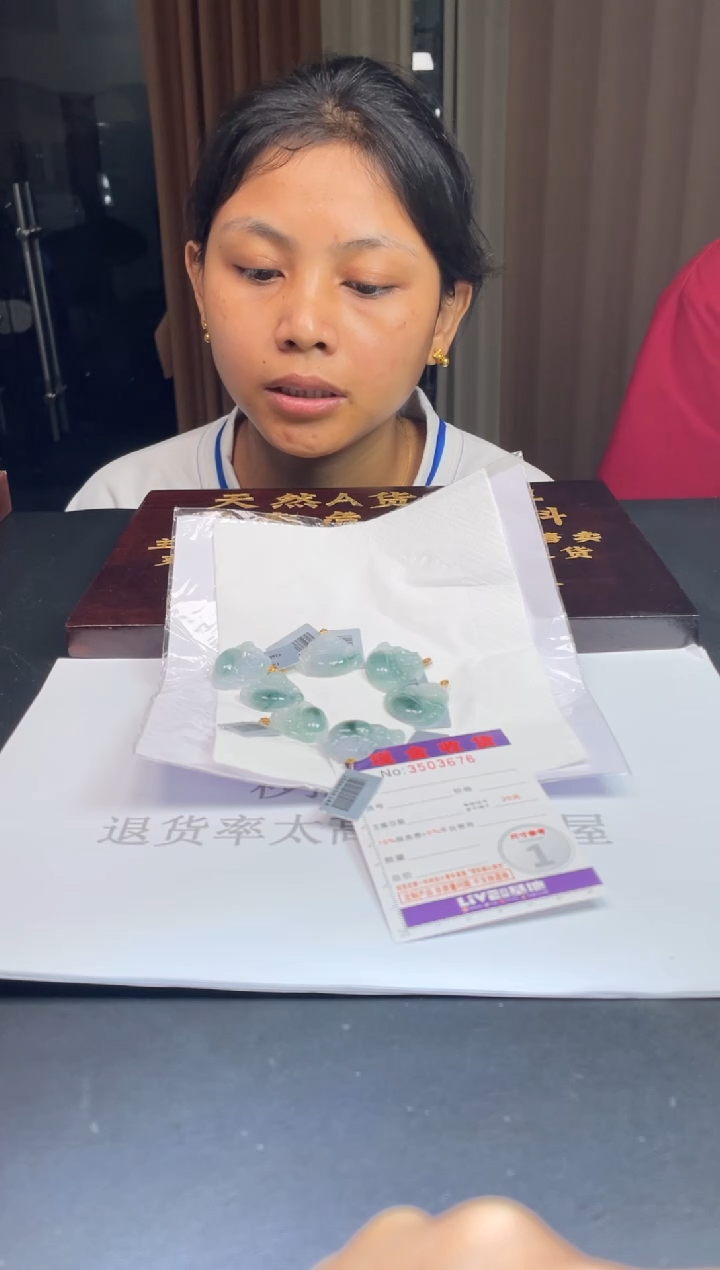 18K金镶嵌挂件翡翠多样性发其一拍一发一3676