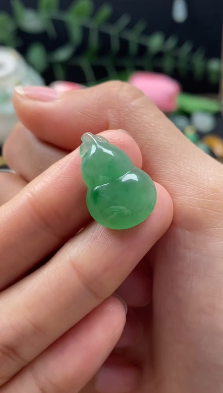 【闪购商品】翡翠颈饰未镶嵌翡翠绿色葫芦
