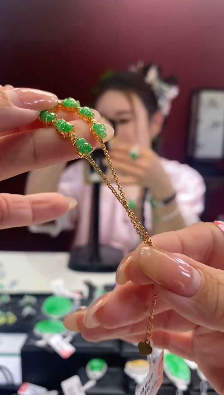 18K金镶嵌手链翡翠葫芦手链