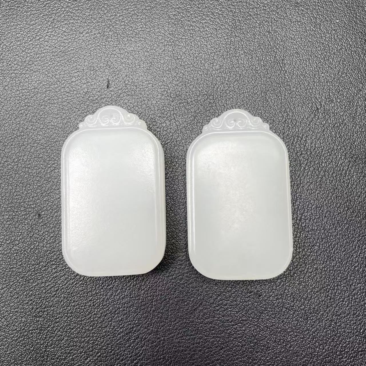 【玉经纶】506621/Q28-和田玉无事牌吊坠-多样性发其一