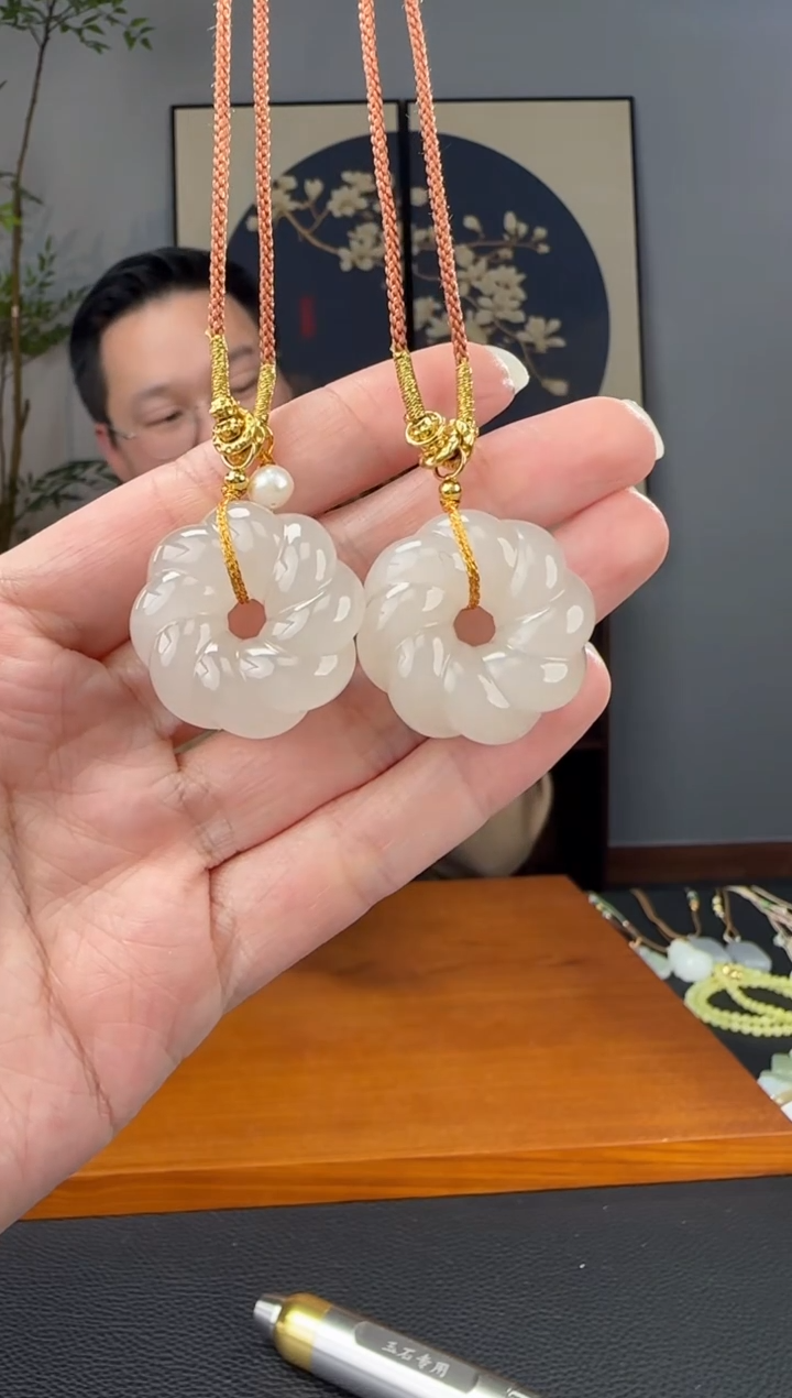 颈饰未镶嵌和田玉藕粉猫麻花吊坠 多样性发货 拍一发一