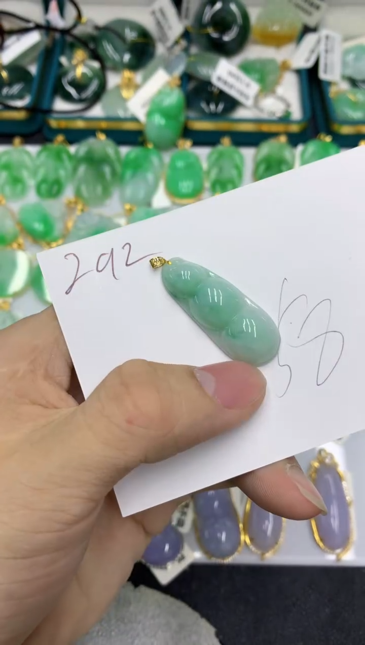 【闪购商品】翡翠颈饰18K金镶嵌号链接