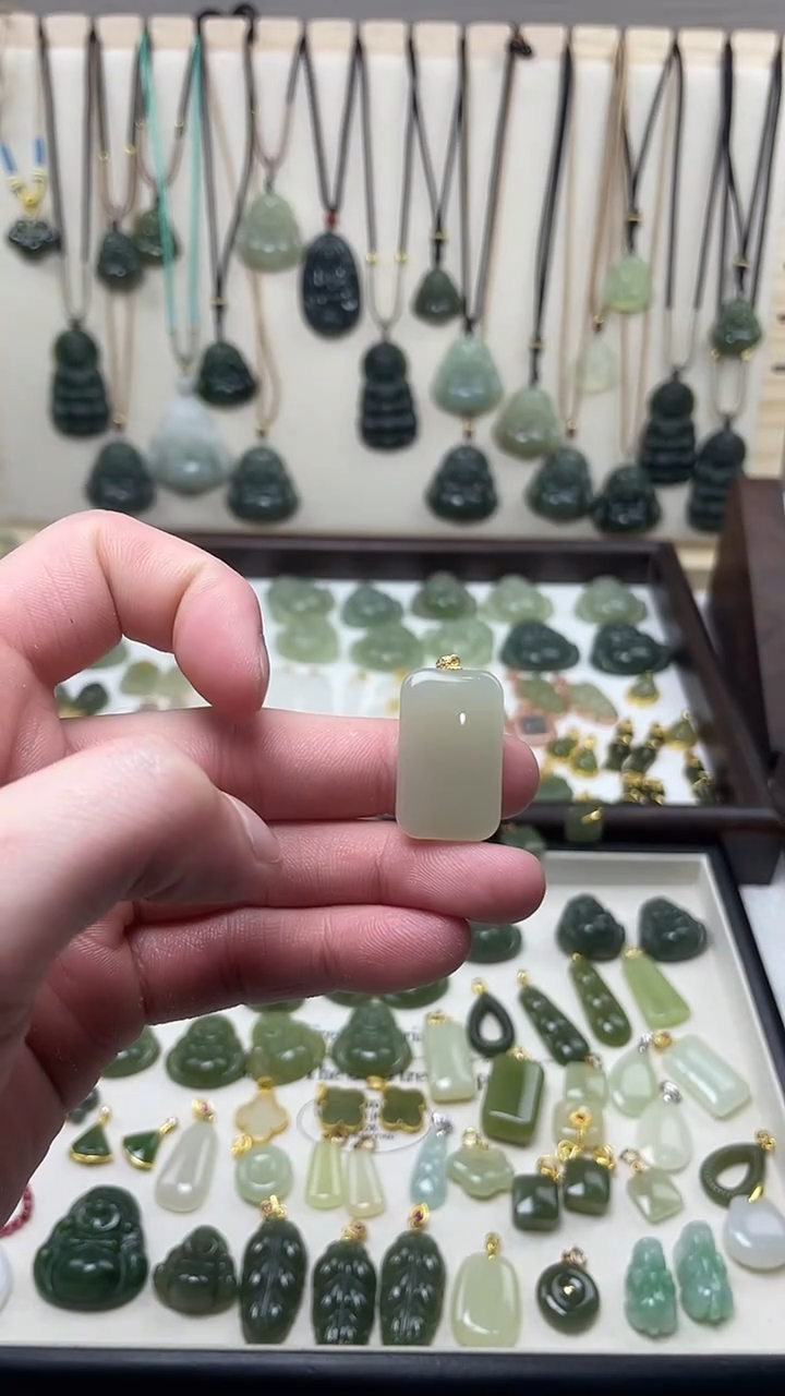 吊坠(不含链)18K金镶嵌和田玉吊坠(不含链) 18K金镶嵌 和田玉