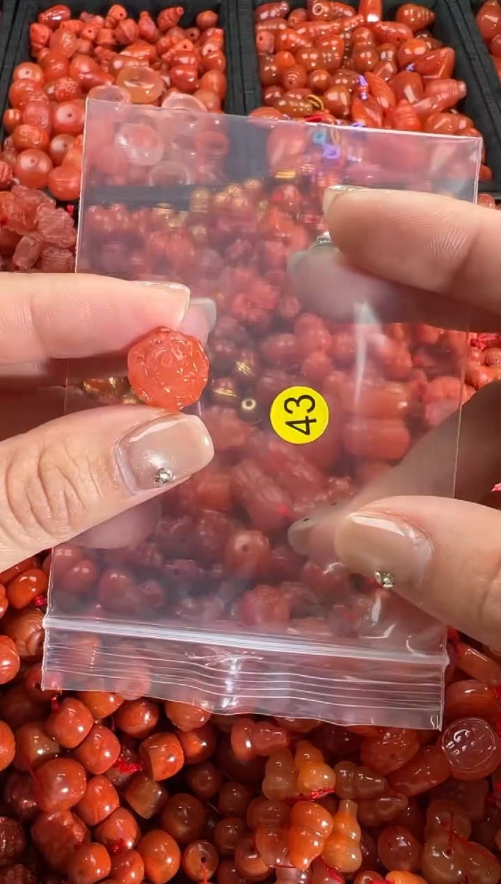 【闪购商品】南红玛瑙颈饰未镶嵌1