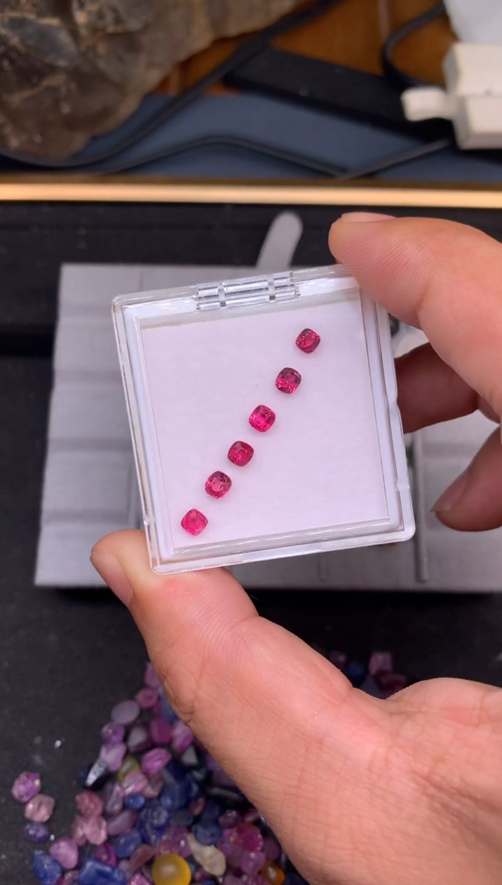 未镶嵌未镶嵌定制尖晶石巴**卡1.8克拉