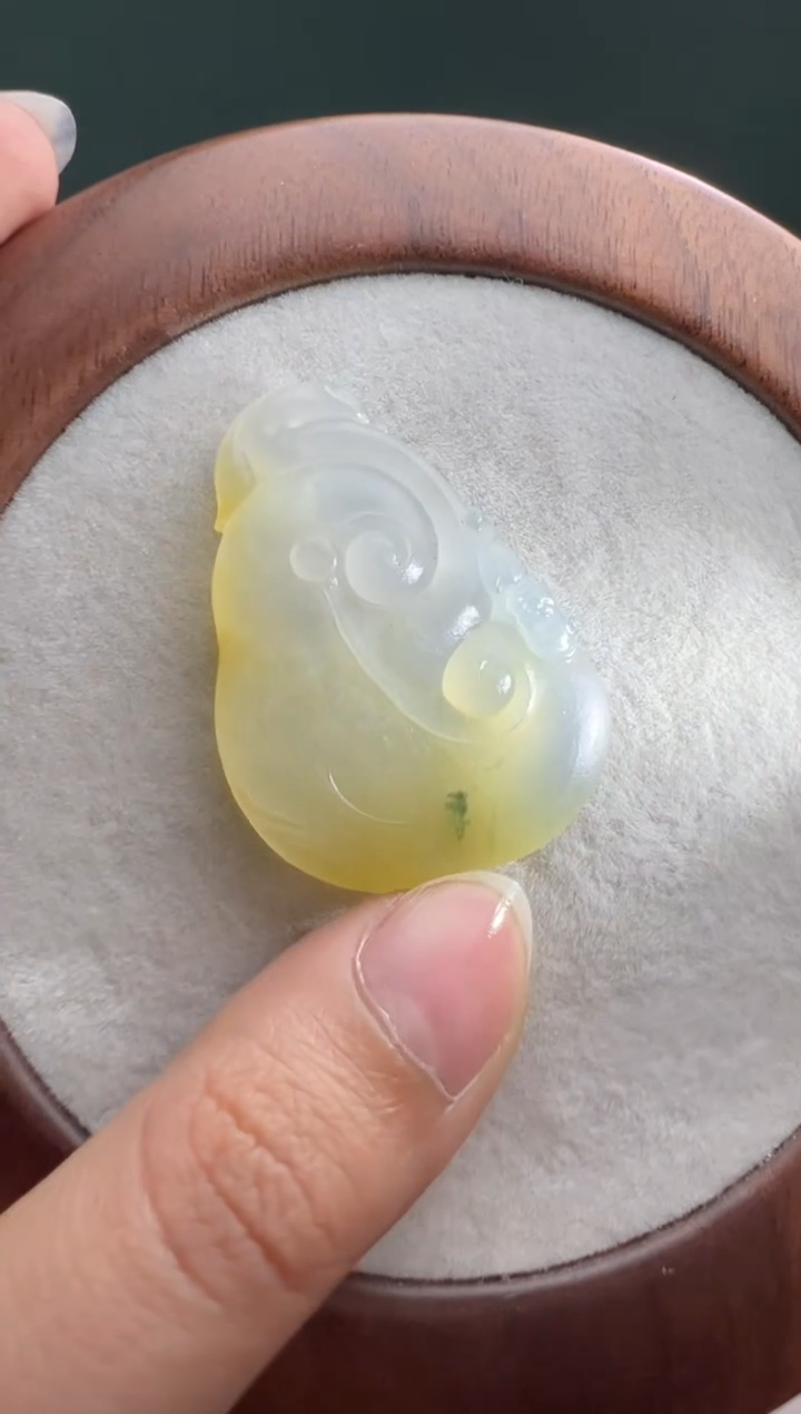 未镶嵌定制翡翠飘黄如意