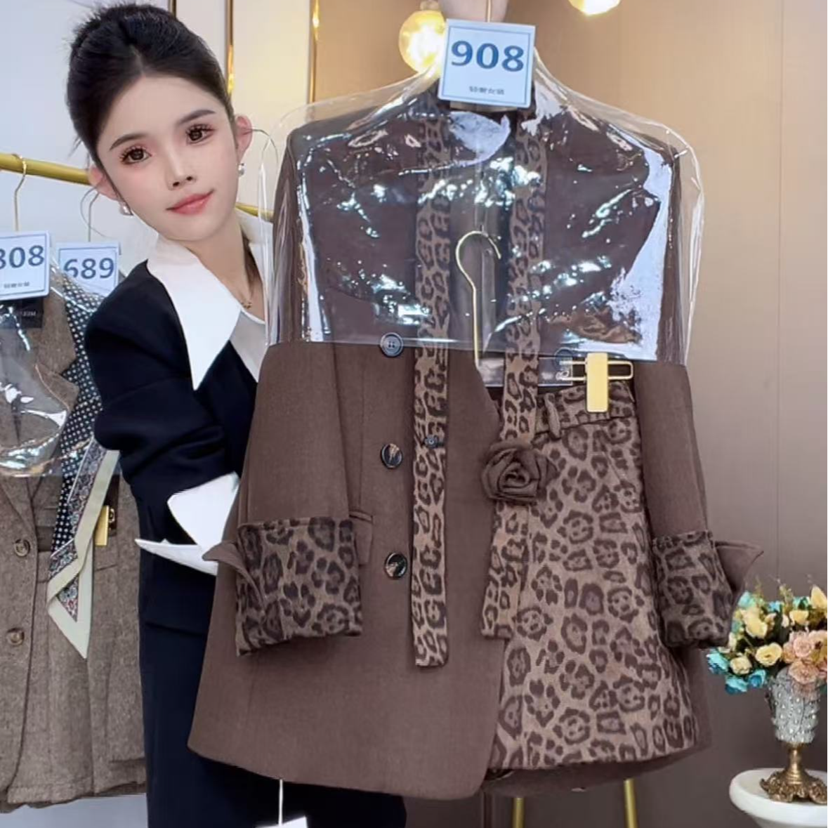咖啡色豹纹拼接西服飘带V领外套2025气质洋气显瘦遮肉短裙三件套