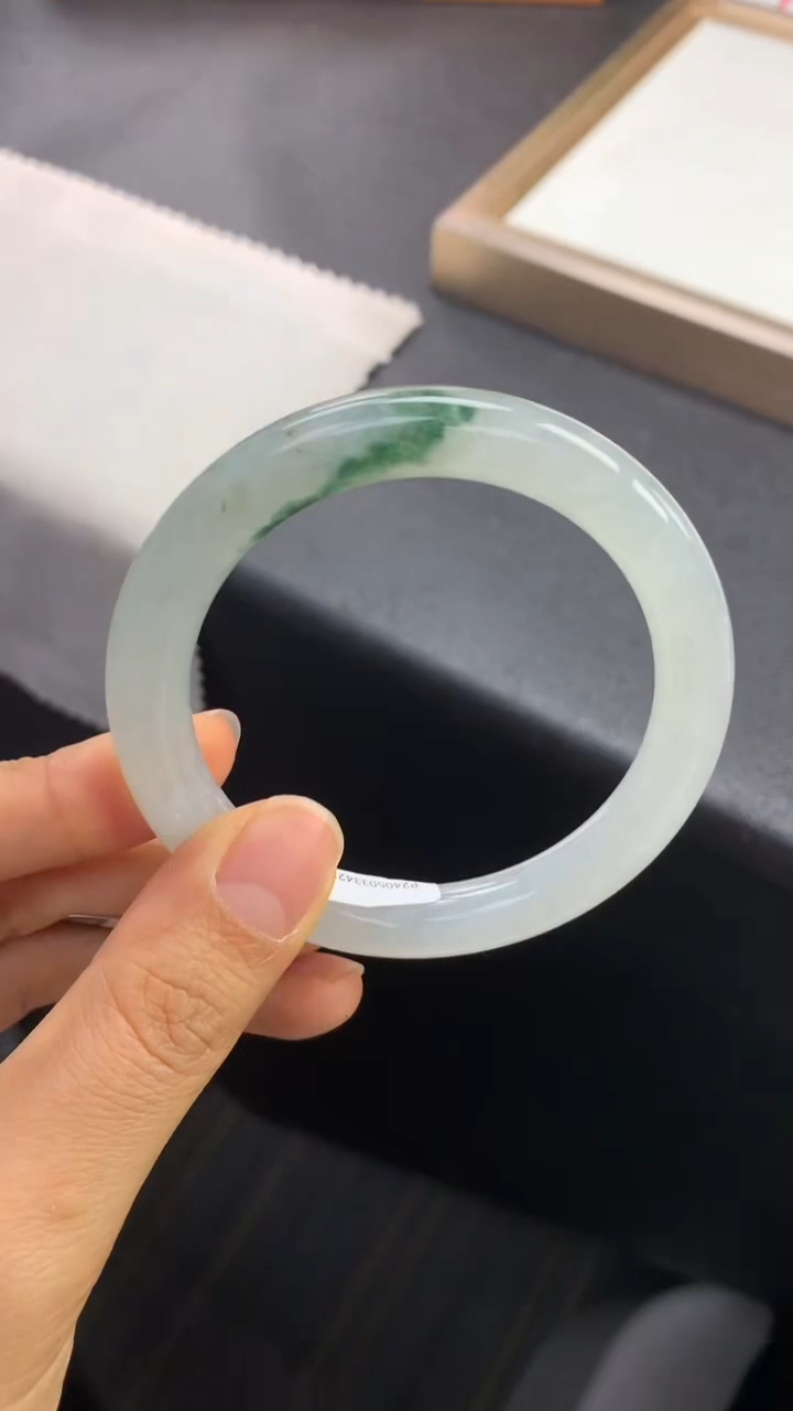 未镶嵌手镯（圆镯）翡翠退货需手镯吊牌标签完好