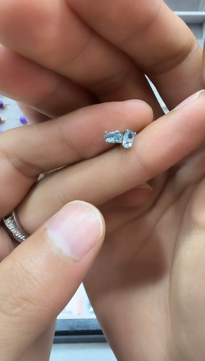 银S925镶嵌耳钉海蓝宝石1226m025多样性发其一