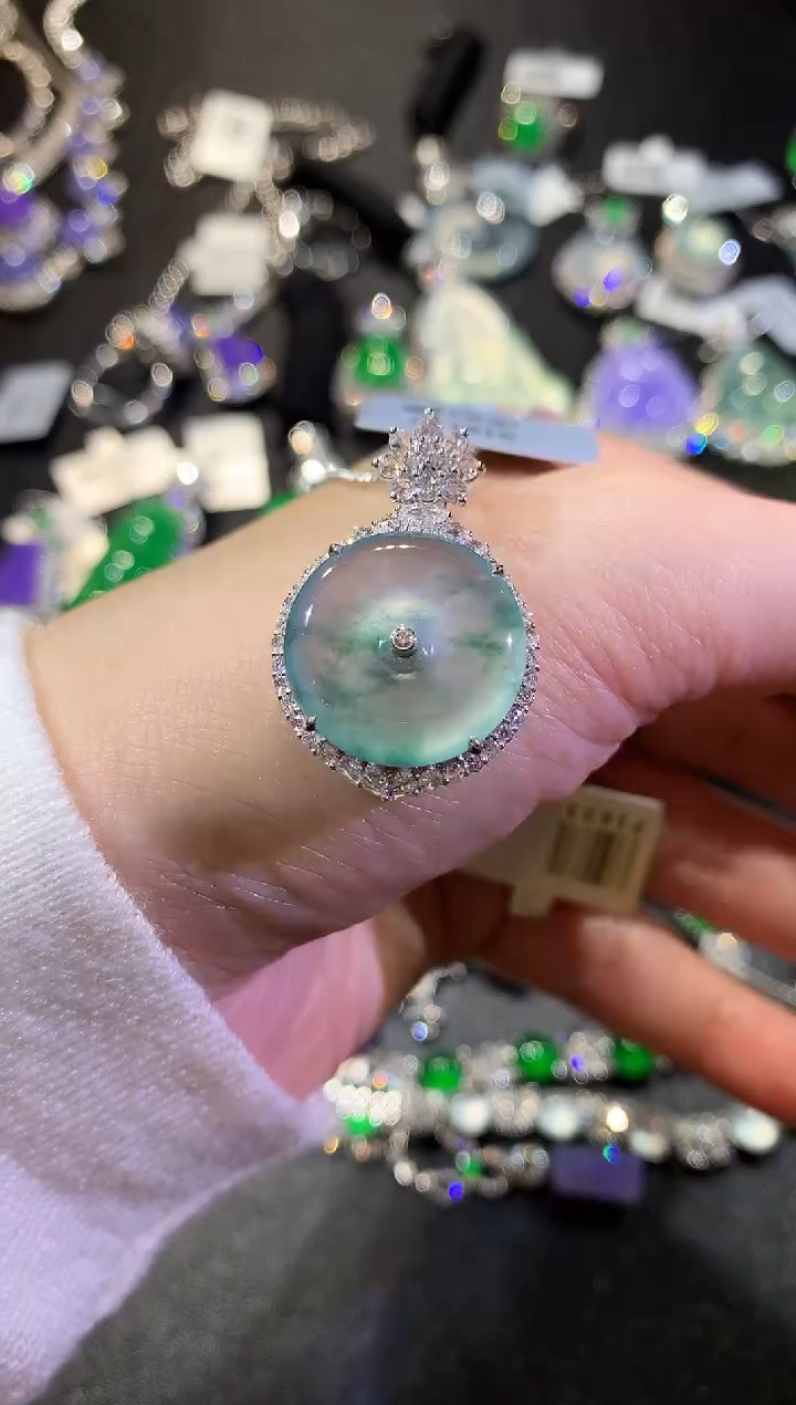 【闪购商品】翡翠吊坠(不含链)18K金镶嵌114-扣子