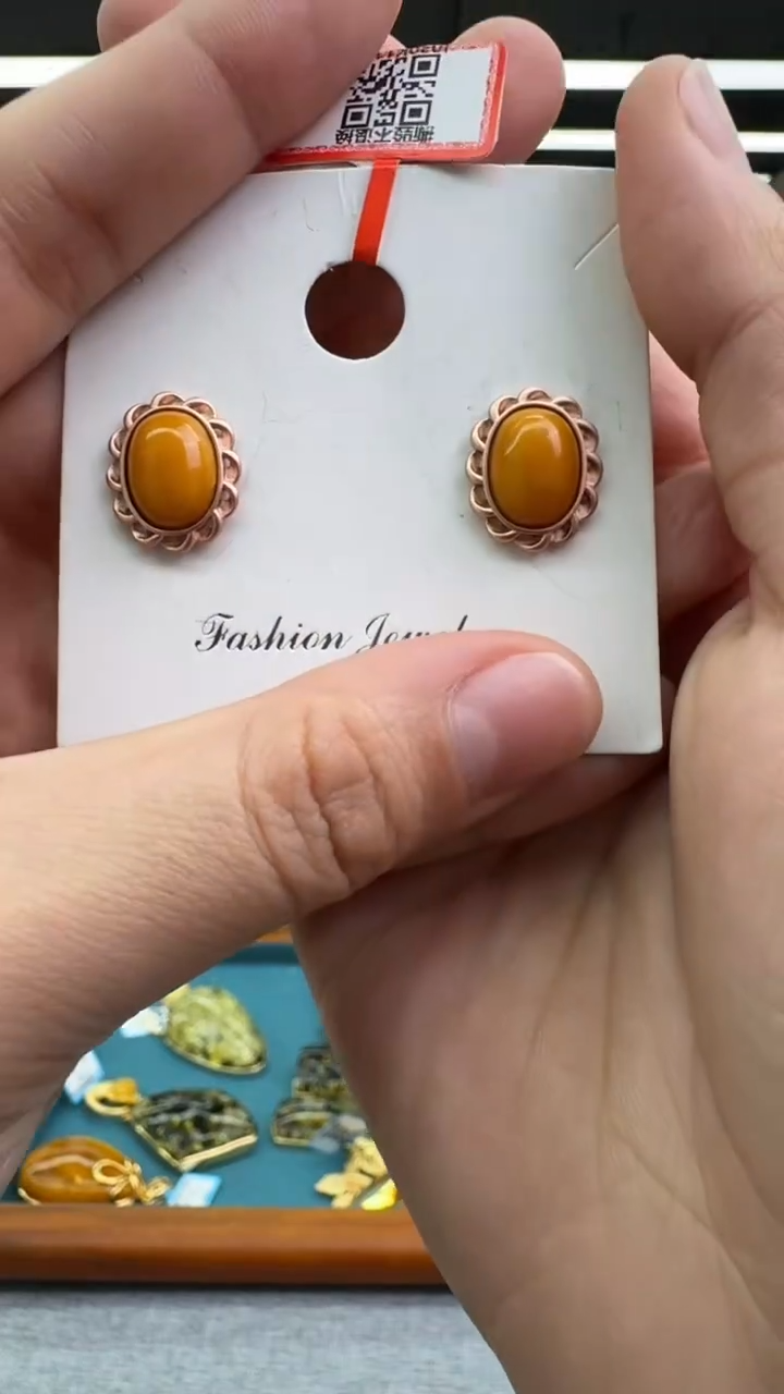 【闪购商品】琥珀耳饰银S925镶嵌秒拍号425