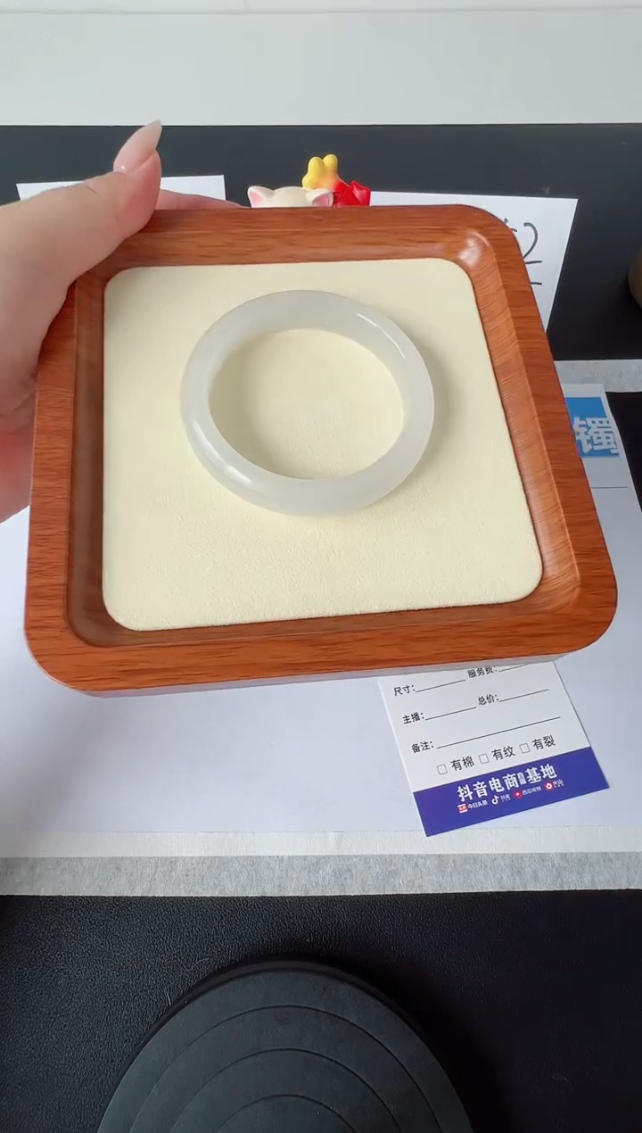 【闪购商品】石英质玉手镯未镶嵌编号：18--52.8圈 天山翠