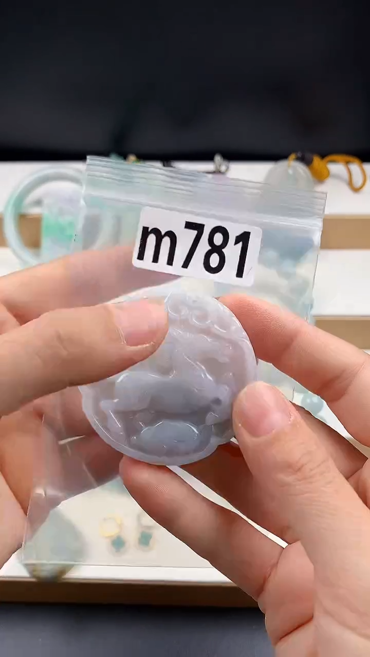 颈饰未镶嵌翡翠天然翡翠吊坠挂件