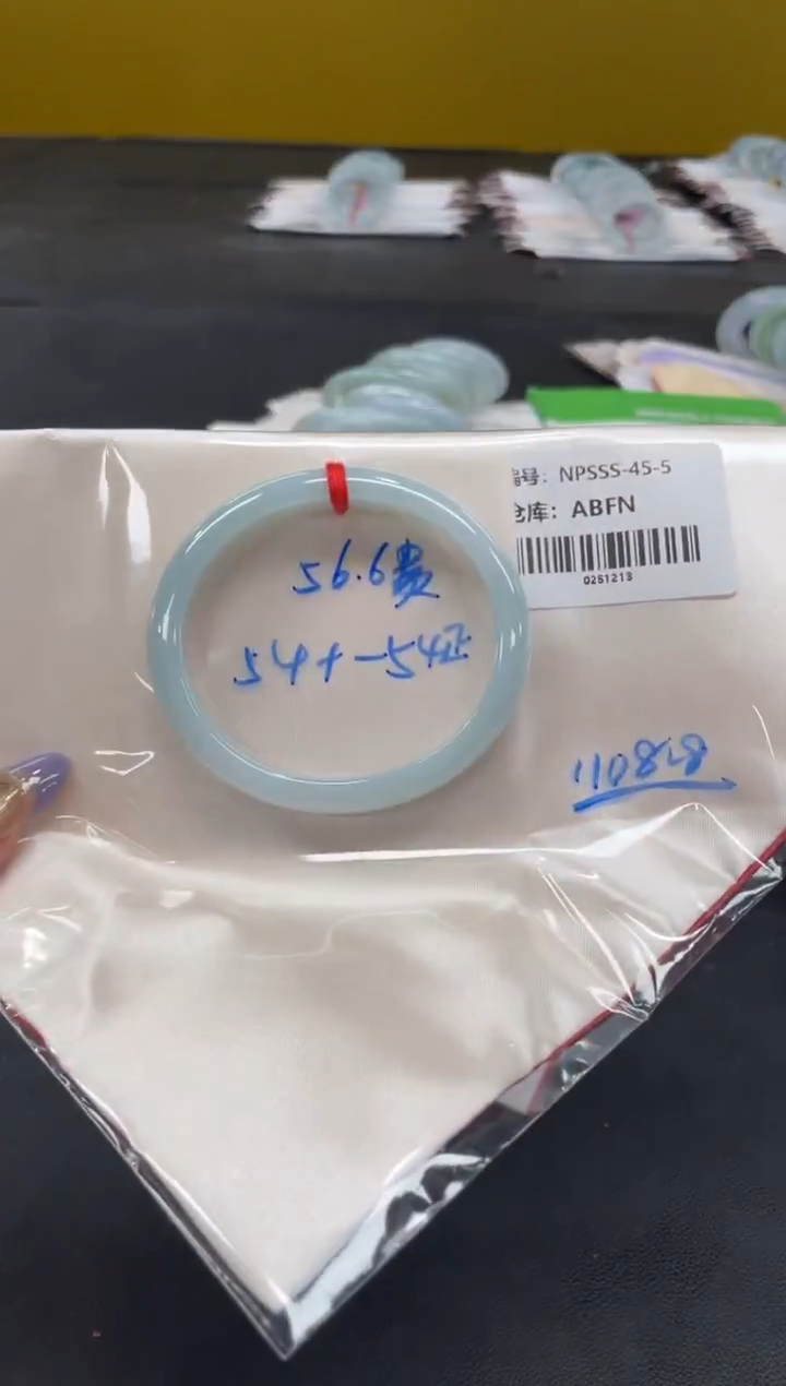 未镶嵌手镯翡翠翡翠手镯