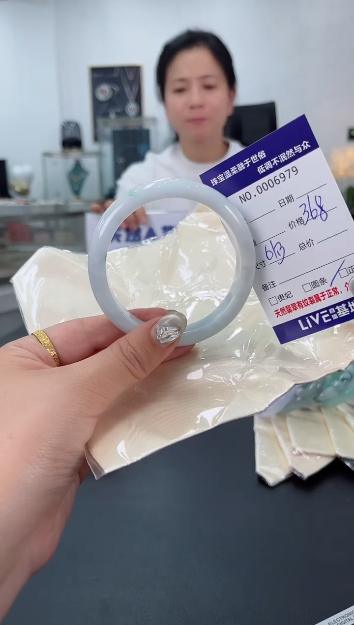 【闪购商品】翡翠手镯未镶嵌天然翡翠A货