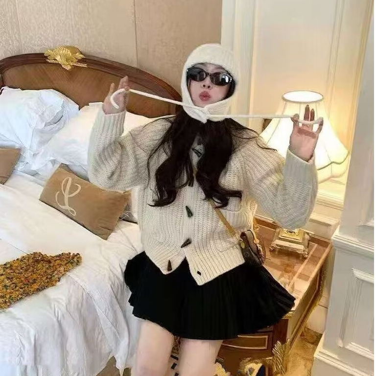 K2387 棒针艺术/时髦牛角扣毛衣开衫