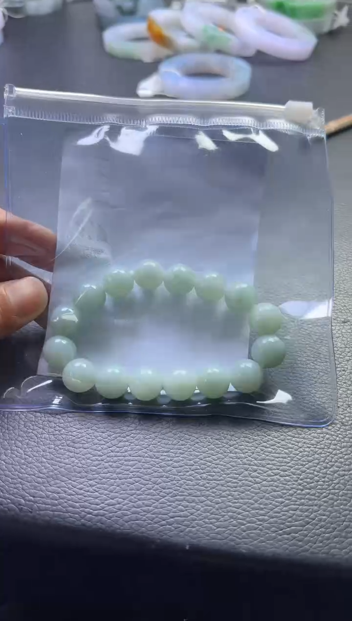 未镶嵌手串翡翠部分有纹裂