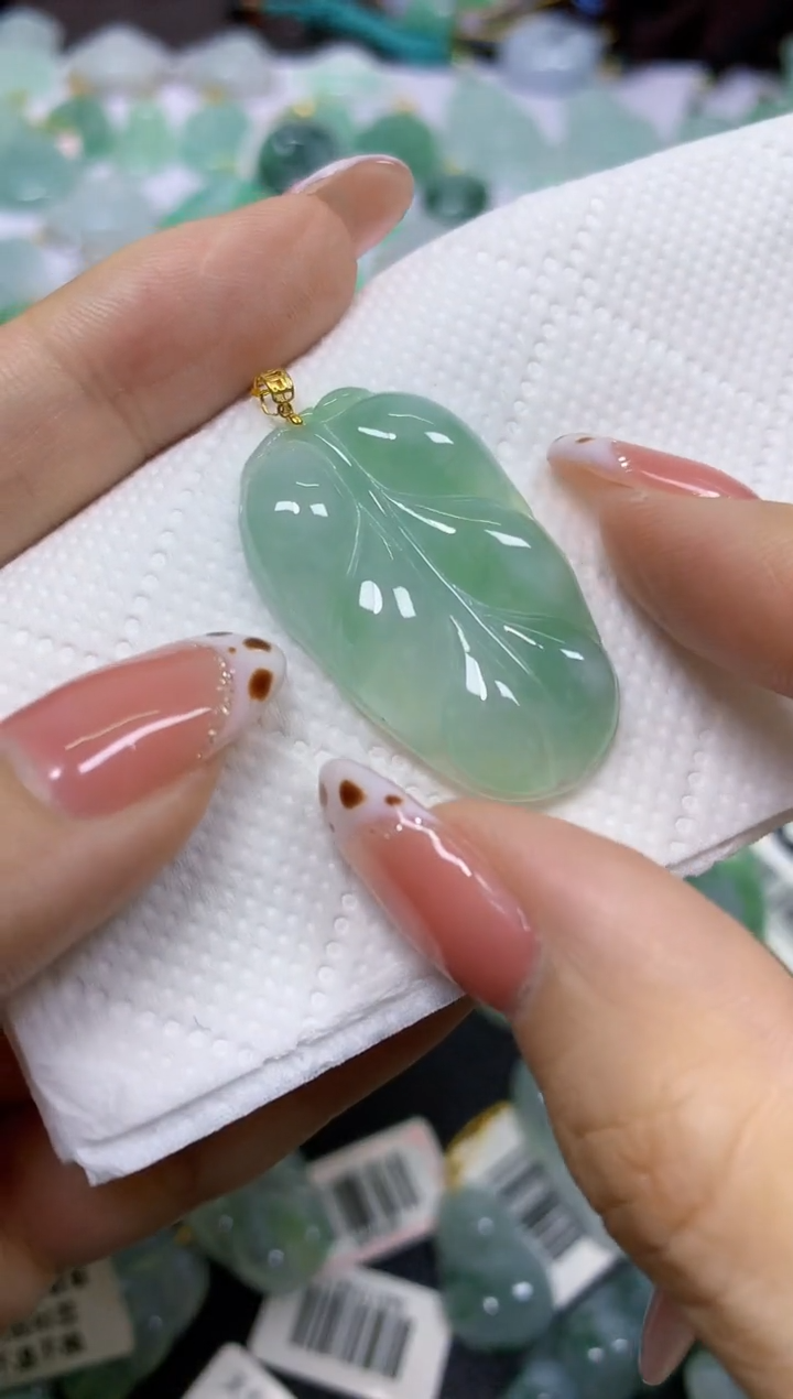 颈饰18K金镶嵌翡翠 天然翡翠A货