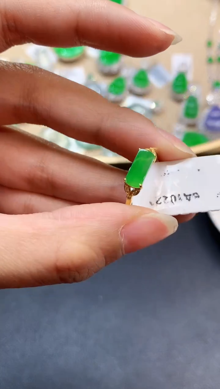 【闪购商品】翡翠戒指18K金镶嵌3111　　　　