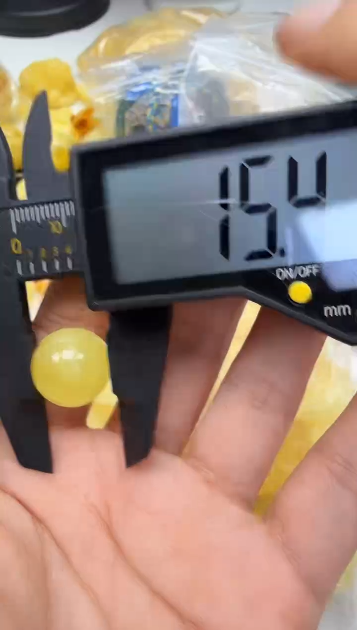 裸石琥珀未镶嵌如图