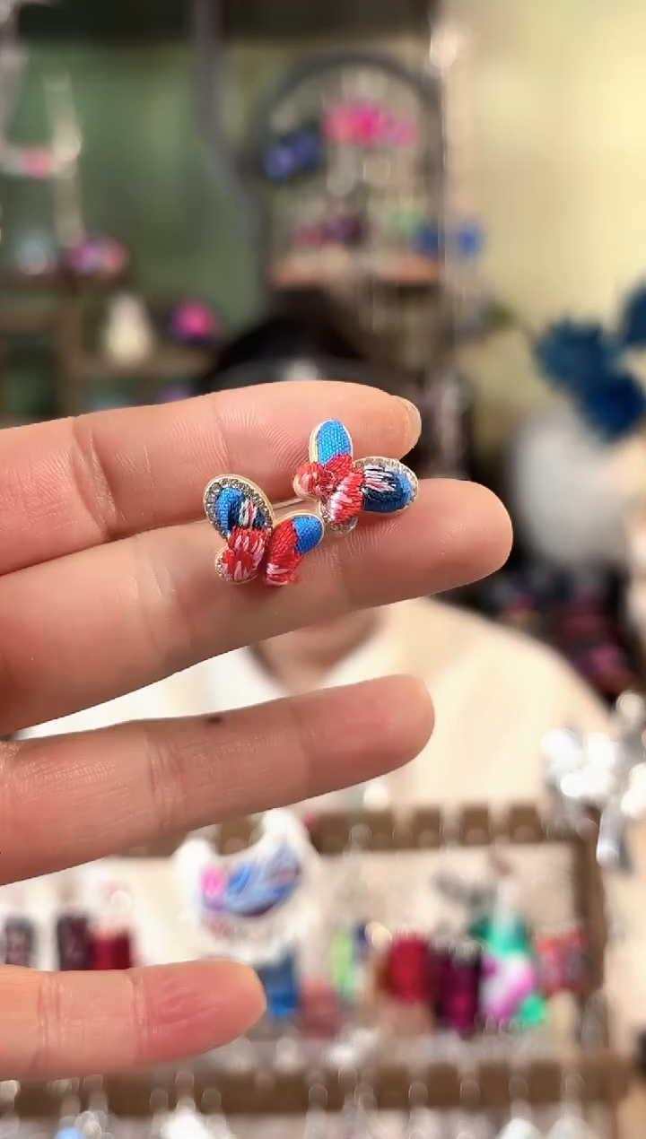彩云南阁非遗老绣苗银饰品638