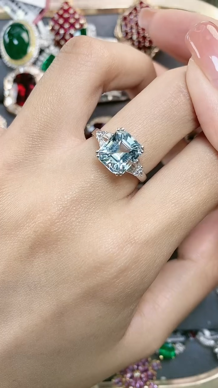 【闪购商品】海蓝宝石戒指18K金镶嵌18K金镶嵌海蓝宝戒指
