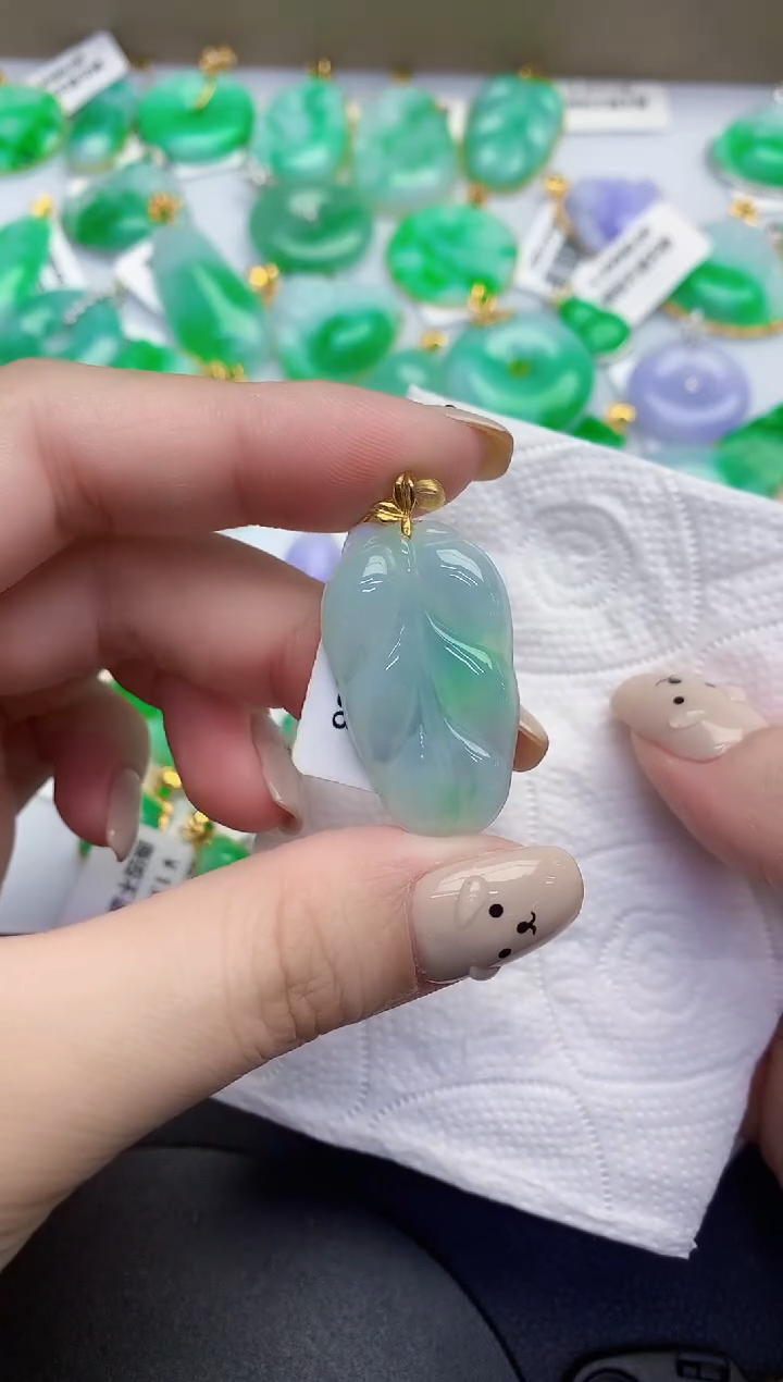 颈饰18K金镶嵌翡翠缅甸天然翡翠A货