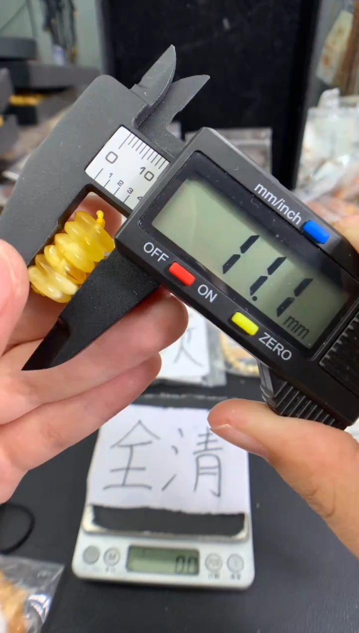 蜜蜡未镶嵌珠宝奇石1