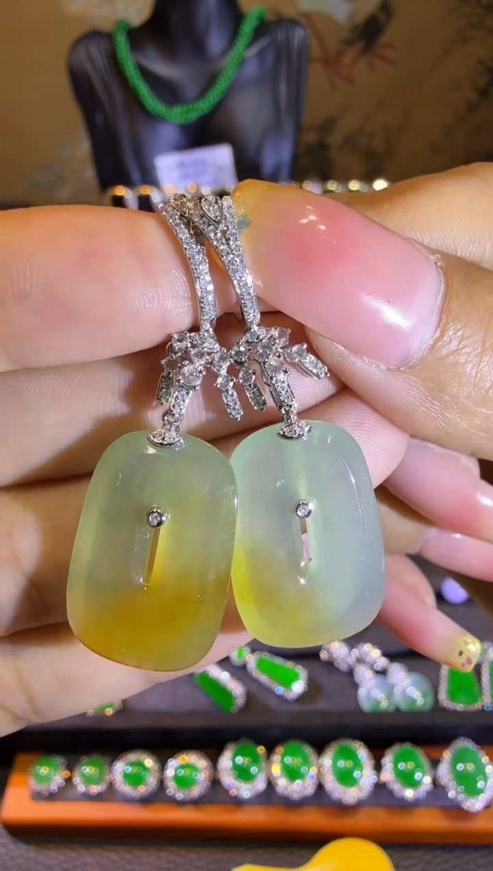 【闪购商品】翡翠耳饰18K金镶嵌冰糖黄方糖