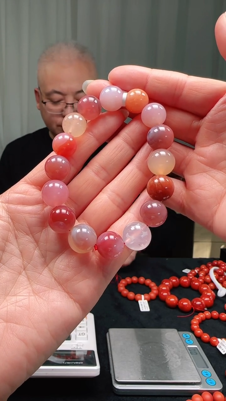 未镶嵌多样性发一件玛瑙/玉髓13mm 多宝手串