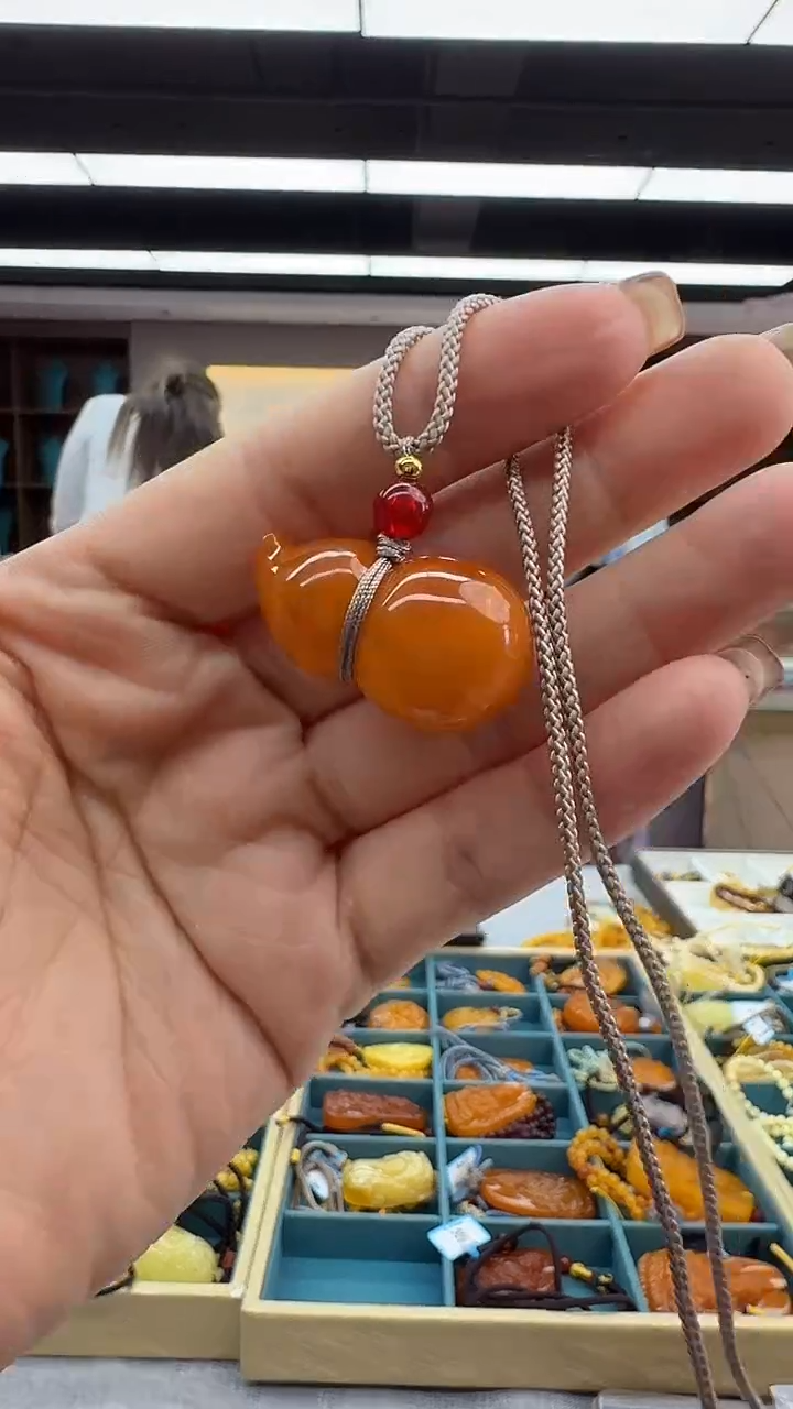 琥珀颈饰未镶嵌192秒拍号 假一罚三 