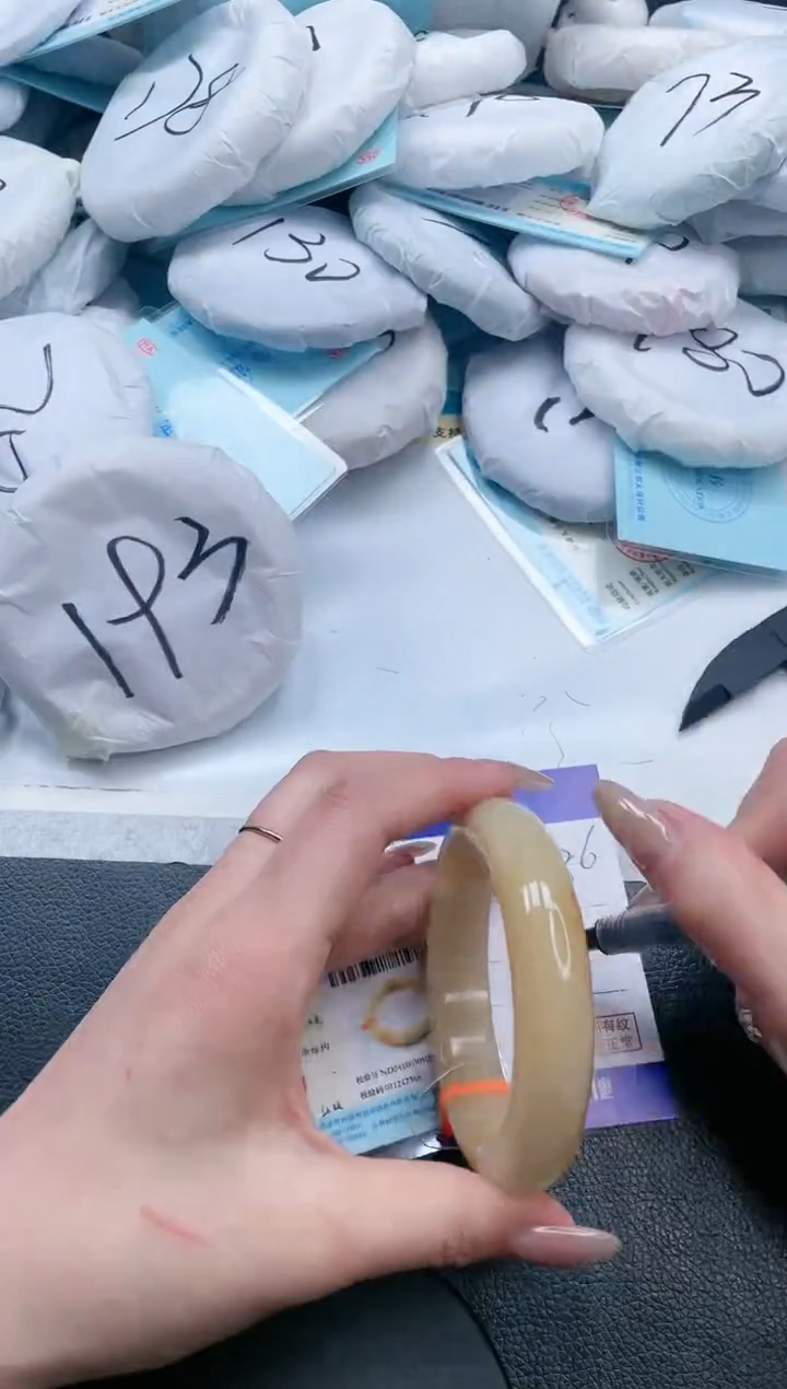 【闪购商品】石英质玉手镯未镶嵌26V326-60