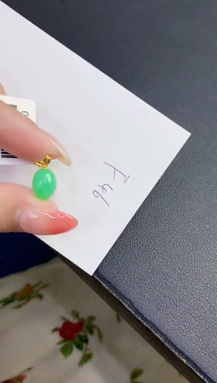 翡翠18K金镶嵌颈饰缅甸天然翡翠A货