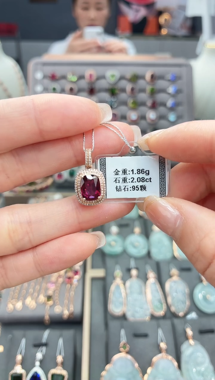 颈饰18K金镶嵌碧玺2.08    