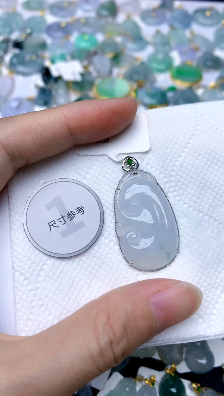 颈饰18K金镶嵌翡翠天然A货翡翠