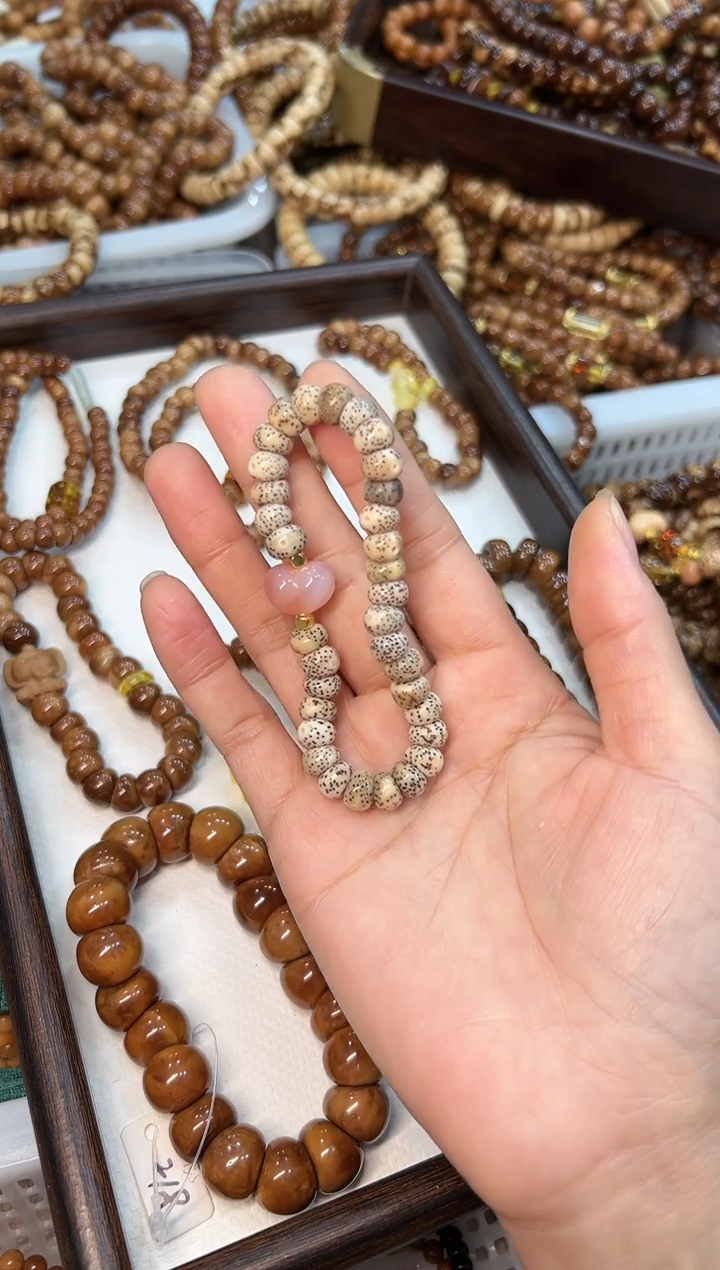 未镶嵌吊坠(赠链)玛瑙/玉髓星月卡8mm糯冰石玉料蒜瓣大肠 单圈