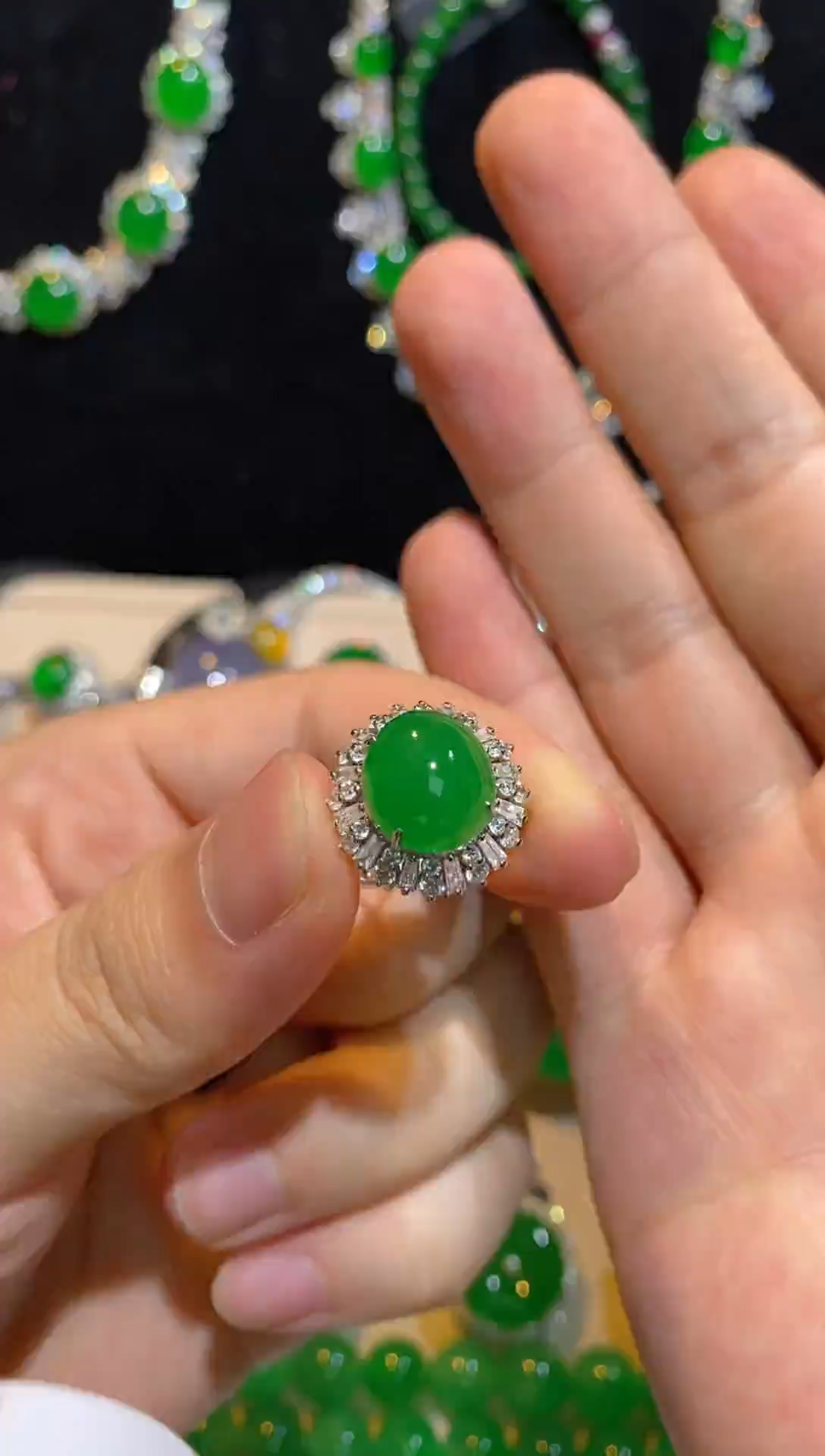 18K金镶嵌戒指翡翠翡翠戒指