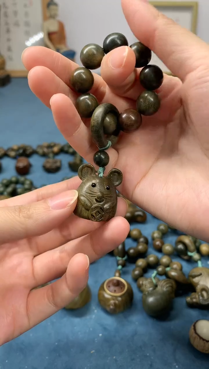 【闪购商品】维腊木（绿檀）把件鼠来宝 盘玩件