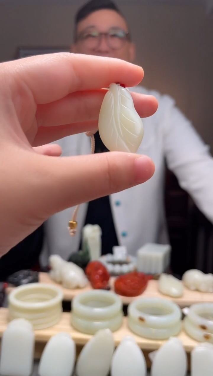 颈饰未镶嵌和田玉吊坠