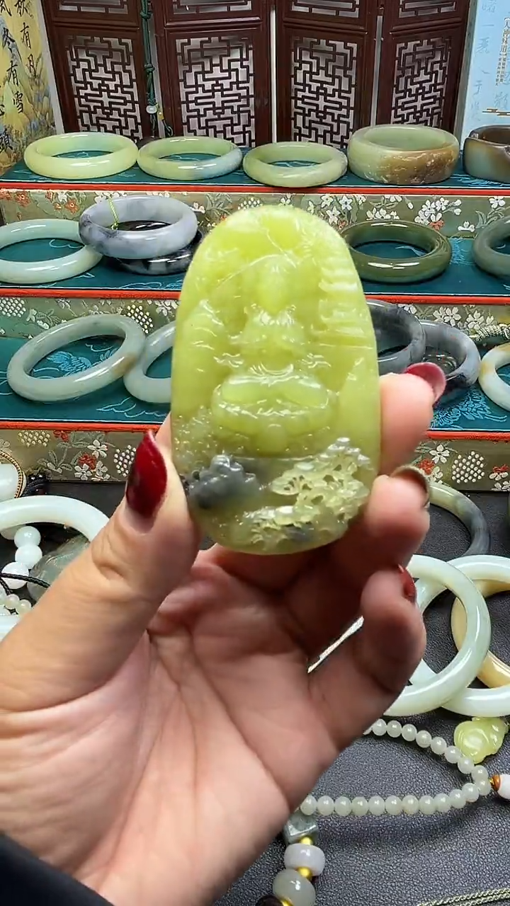 颈饰未镶嵌和田玉新疆若羌蓝皮黄口观音牌