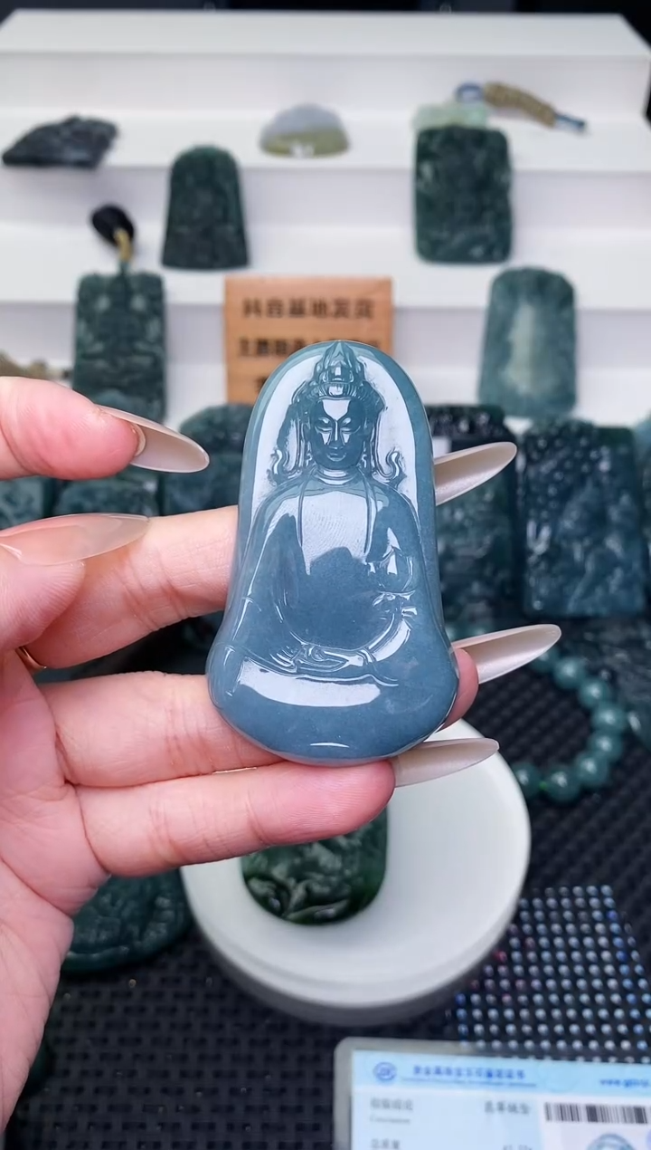 颈饰未镶嵌翡翠 