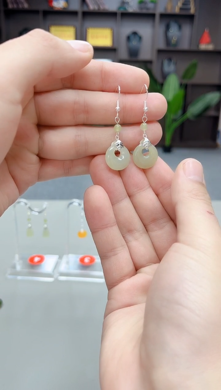 未镶嵌和田玉（子料）耳饰235000