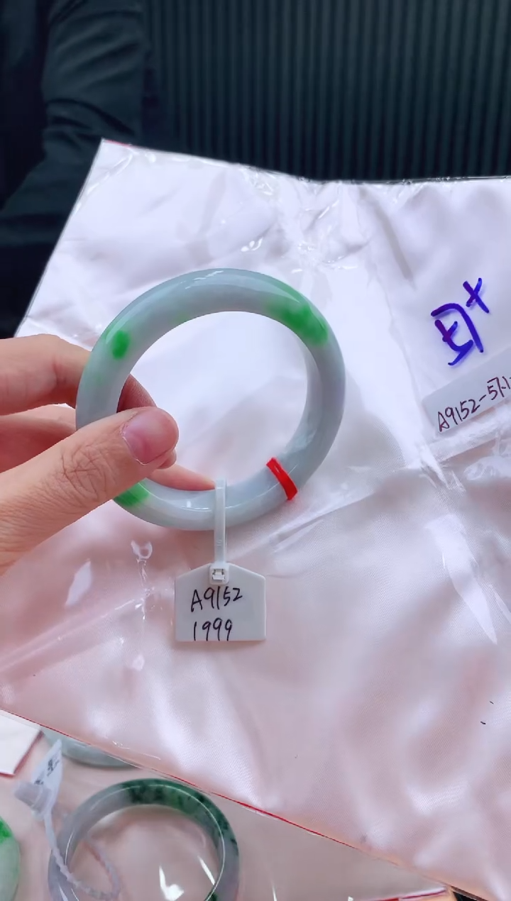 未镶嵌手镯翡翠57