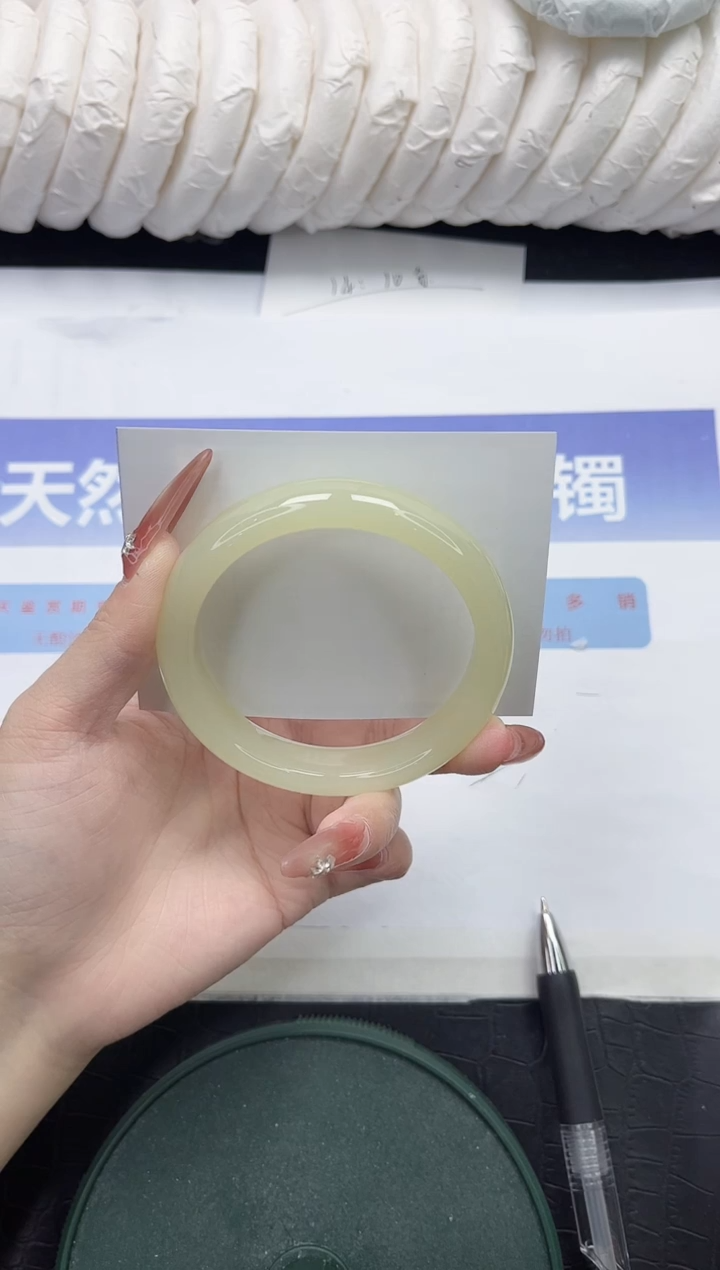 未镶嵌手镯石英质玉130-58