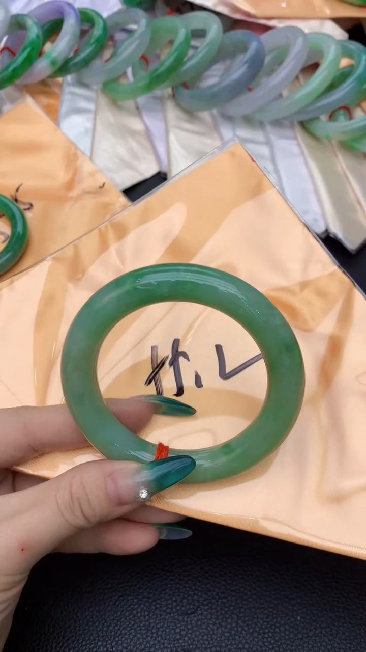 【闪购商品】翡翠手镯未镶嵌1018394177