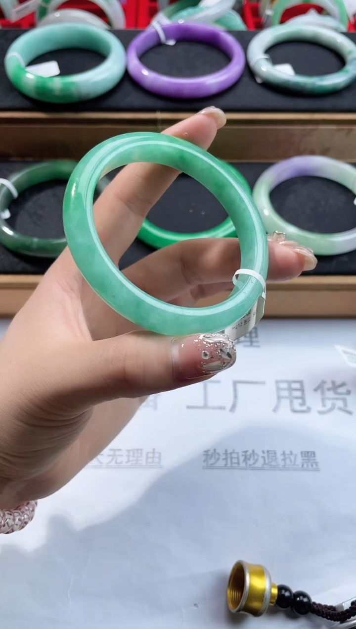 翡翠手镯未镶嵌缅甸翡翠手镯H212