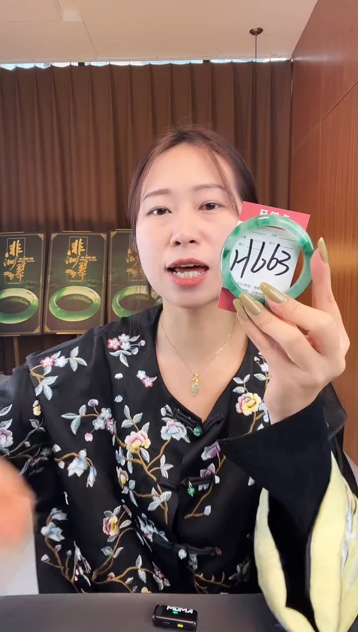 【闪购商品】石英质玉手镯未镶嵌非洲翠