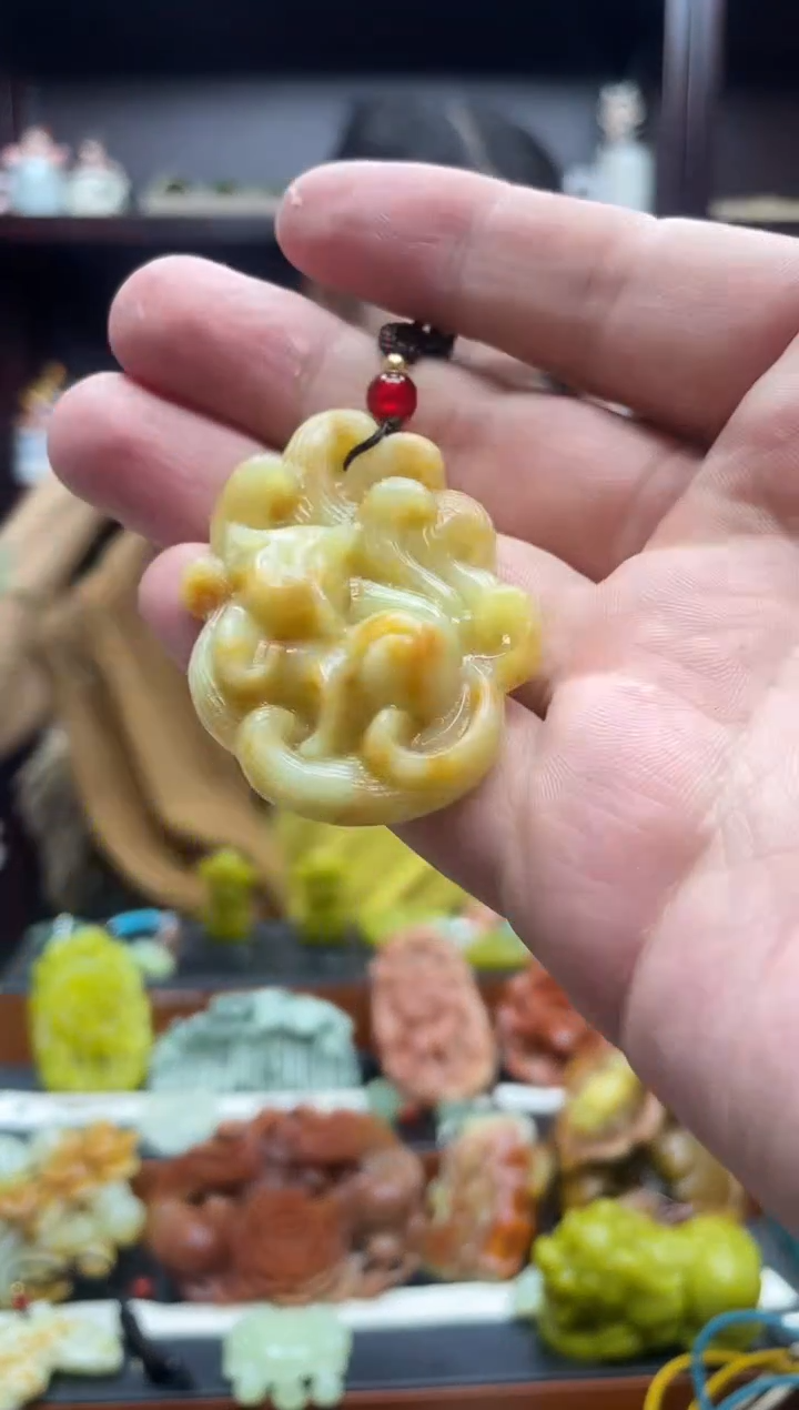 岫玉未镶嵌吊坠·